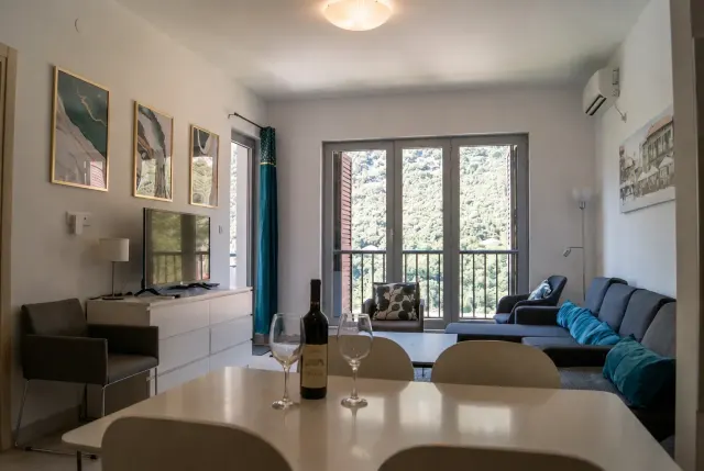 BookNoFees: alojamiento vacacional en Morinj – Departamento Madela en Morinj