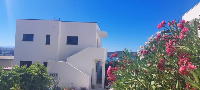 BookNoFees: Alojamiento familiar tranquilo con vista al mar – Kaštel Sućurac, Split