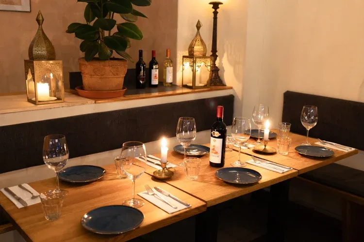BookNoFees: Restaurante – Salamat – Berlin – Gracias, foto 1