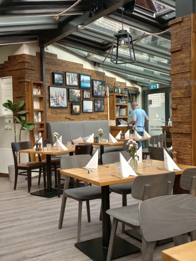 BookNoFees: Restaurante – Ahorn-Veranda – Neuenrade – Porche de arce, foto 3