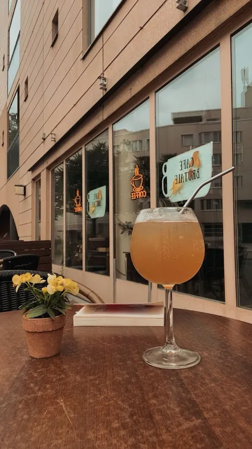 BookNoFees: Cafetería – Café Brutale – Helsinki – Café Brutale, foto 1
