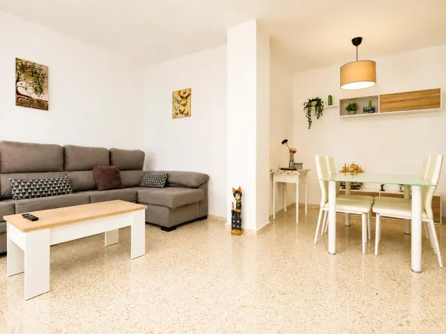 BookNoFees: Amplio departamento céntrico con registro de entrada automático y vista al jardín – Jerez De La Frontera