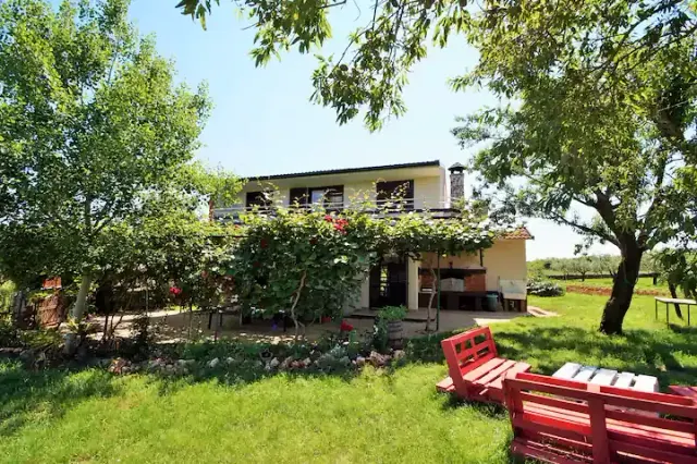 BookNoFees: Casa Sandra: relajación total para grandes y pequeños – Pula