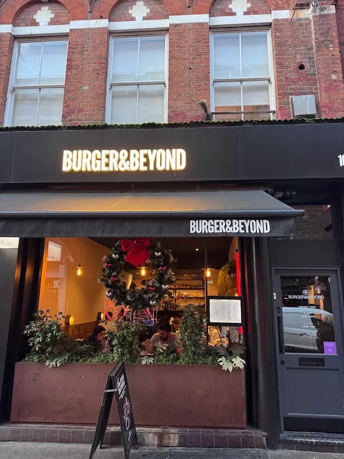 BookNoFees: Restaurante – Burger & Beyond – London – Burger & Más, foto 1