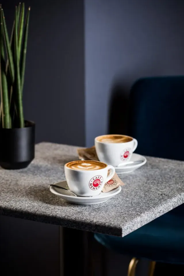 BookNoFees: Cafetería – Editori – Sofia – Editores, foto 2