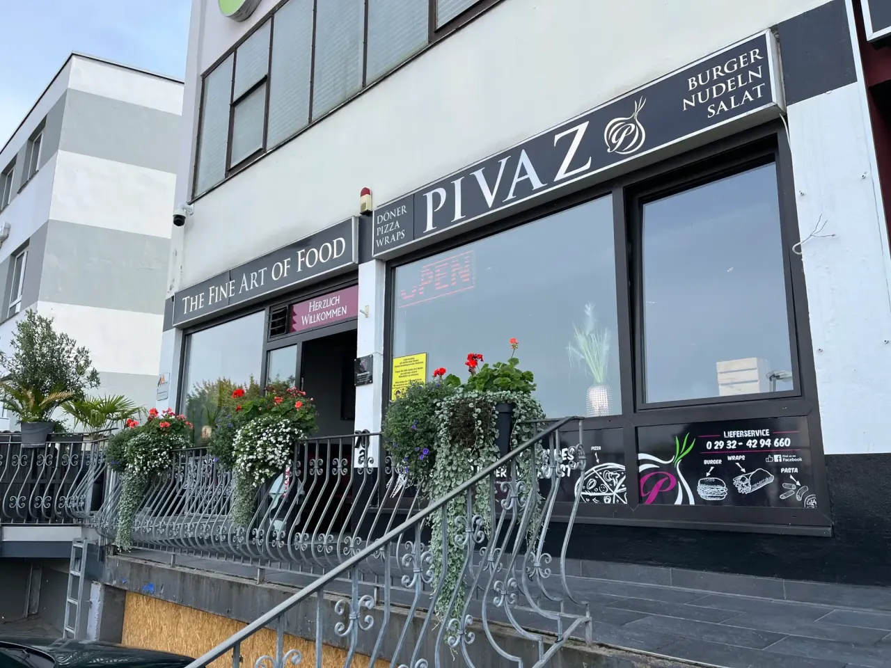 BookNoFees: Bar de tapas – Pivaz Döner Pizza – Arnsberg-Neheim – Pizza Pivaz Döner, foto 1