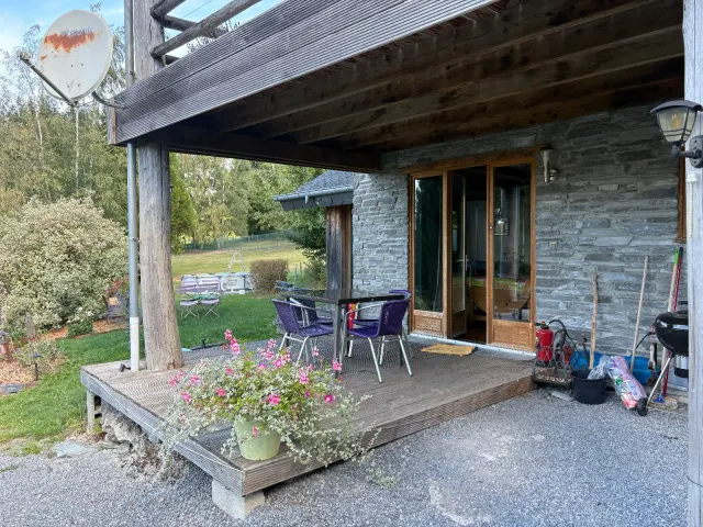 BookNoFees: Apartamento tranquilo en plena naturaleza con terraza cubierta y piscina – Membre Sur Semois