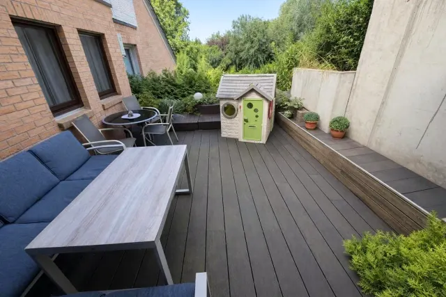 BookNoFees: alojamiento vacacional en Rheinstetten – Cálido departamento de vacaciones con terraza y vista al jardín