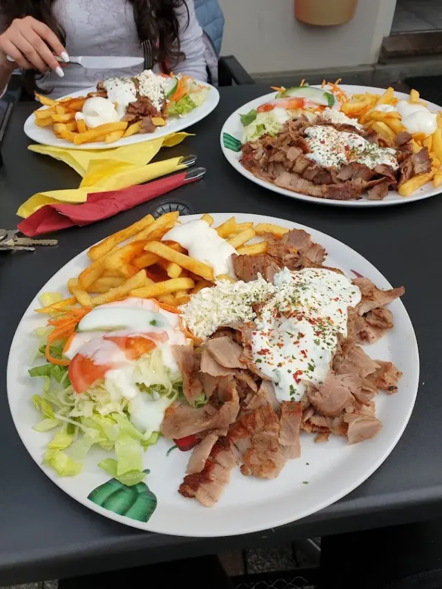 BookNoFees: Bar de tapas – Yan's Grill Imbiss – Geseke – Yan's Grill - Comida rápida, foto 2