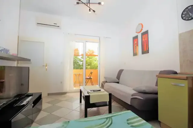 BookNoFees: Departamento de vacaciones bien cuidado en Nata, cerca de la playa – Fažana