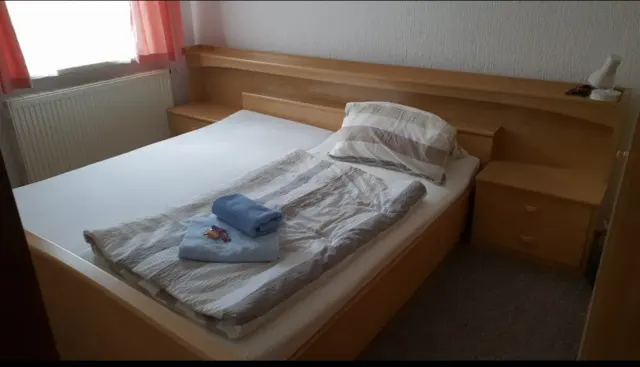 BookNoFees: Habitación doble en una casa de huéspedes – Schönfeld