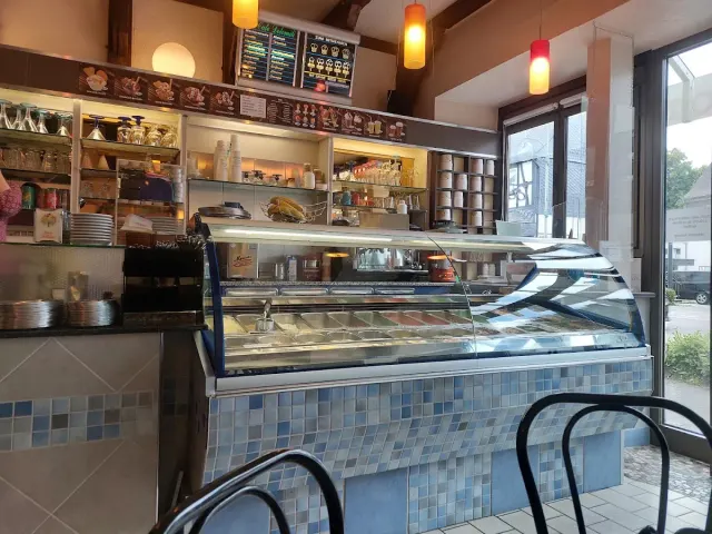 BookNoFees: Eiscafé Dolomiti, Eslohe