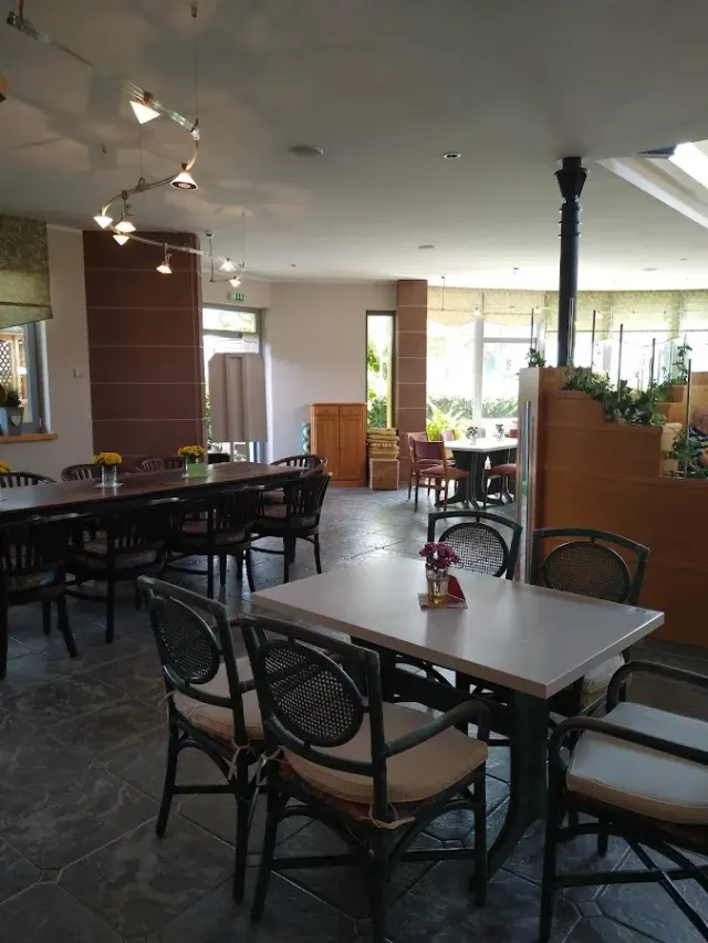 BookNoFees: Restaurante – Café und Konditorei Deimel – Olsberg – Café y pastelería Deimel, foto 3