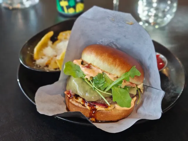 BookNoFees: Restaurante – Burgers & Wine – Helsinki – Hamburguesas y vino, foto 2