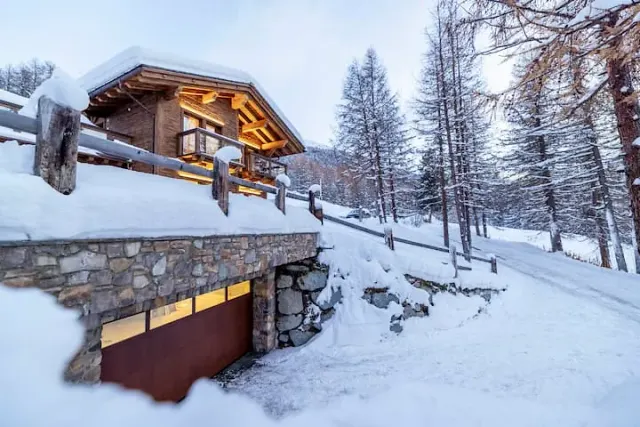 BookNoFees: Villa tranquila construida en madera – Moritz