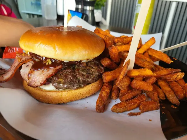 BookNoFees: Restaurante – 3MO-Burger – Medebach – 3MO-Burger, foto 2