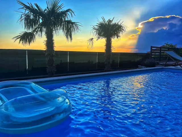 BookNoFees: alojamiento vacacional en Crikvenica, Selse – Villa con piscina privada de agua salada y vista al mar