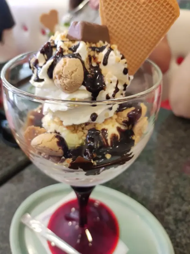 BookNoFees: Restaurante – Eiscafé Cortina – Meschede – Cafetería Cortina, foto 2
