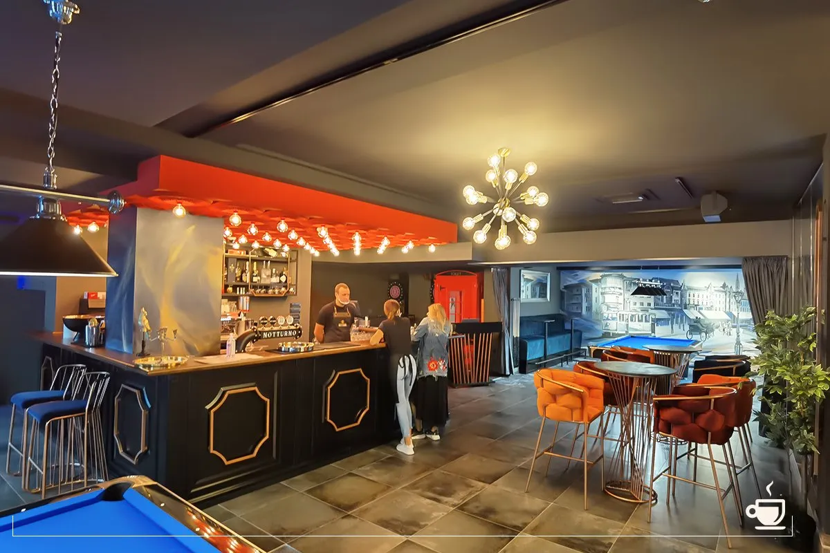 BookNoFees: Cafetería – Cafe & billiard bar Notturno – Zagreb – Café y bar de billar Notturno, foto 1