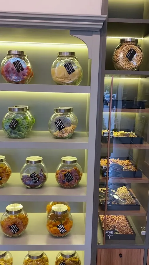 BookNoFees: Cafetería – Cashew | Nuts, Chocolate, Coffee – Athens – Anacardo | Nueces, chocolate, café, foto 3
