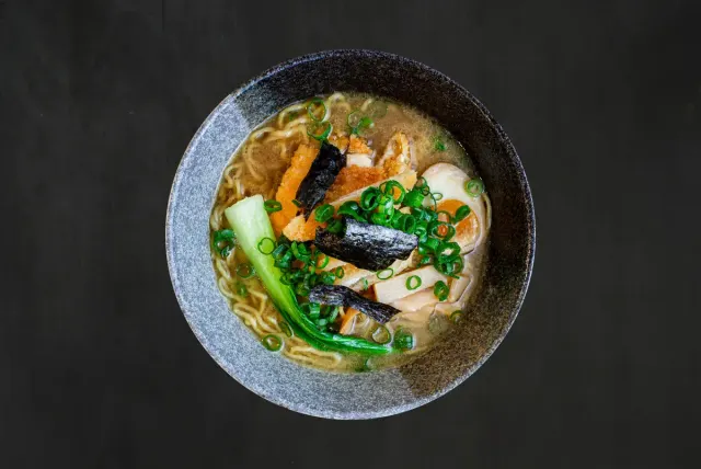 BookNoFees: Restaurante – Ama Sushi & Ramen – Amsterdam – Pero Sushi & Ramen, foto 3