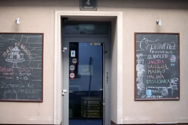 BookNoFees: Cafetería – Kavarna Čopomana – Ljubljana – Cafetería Čopomana, foto 2