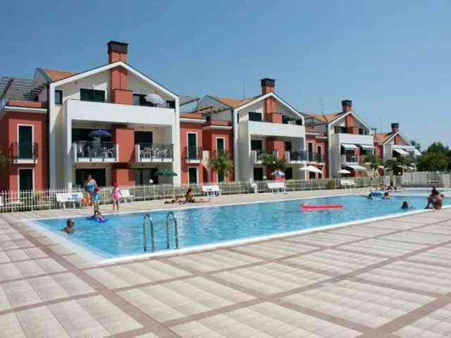 BookNoFees: Amplio departamento en un complejo tranquilo con piscina – Cavallino-Treporti