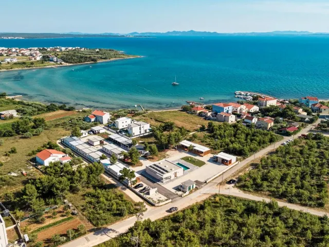 BookNoFees: Casa móvil con piscina cerca del mar – Privlaka
