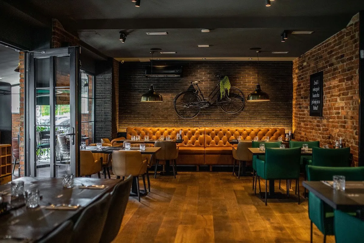 BookNoFees: Restaurante – Batak – Zagreb – Estúpido, foto 1