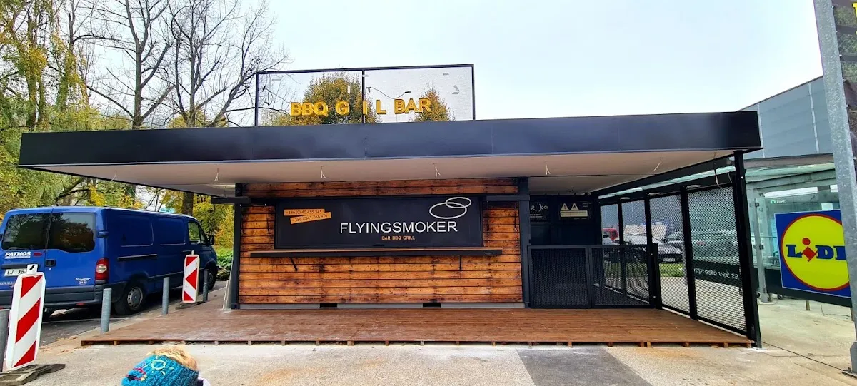 BookNoFees: Bar de tapas – Flying Smoker BBQ Grill – Ljubljana – Parrilla para asar Flying Smoker, foto 1