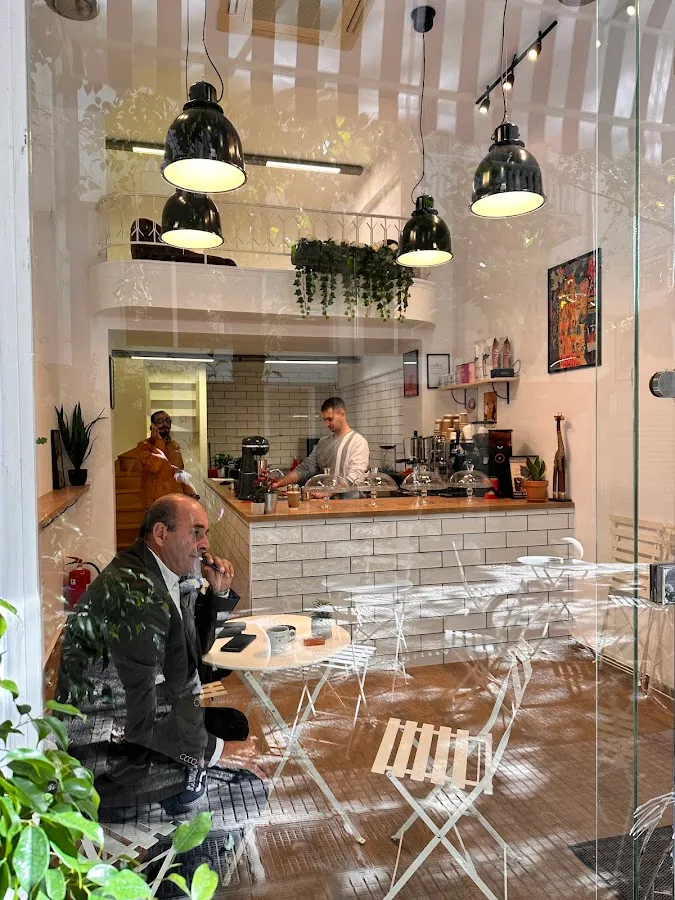 BookNoFees: Cafetería – The Rendezvous – Athens – El encuentro, foto 1