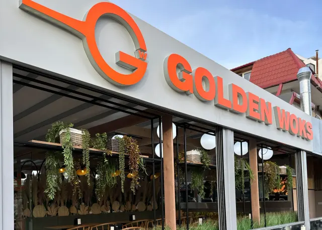 BookNoFees: Golden Woks, Bucharest