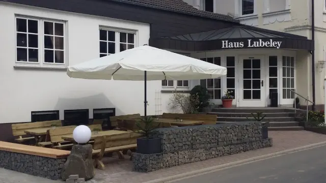 BookNoFees: Haus Lubely, Finnentrop