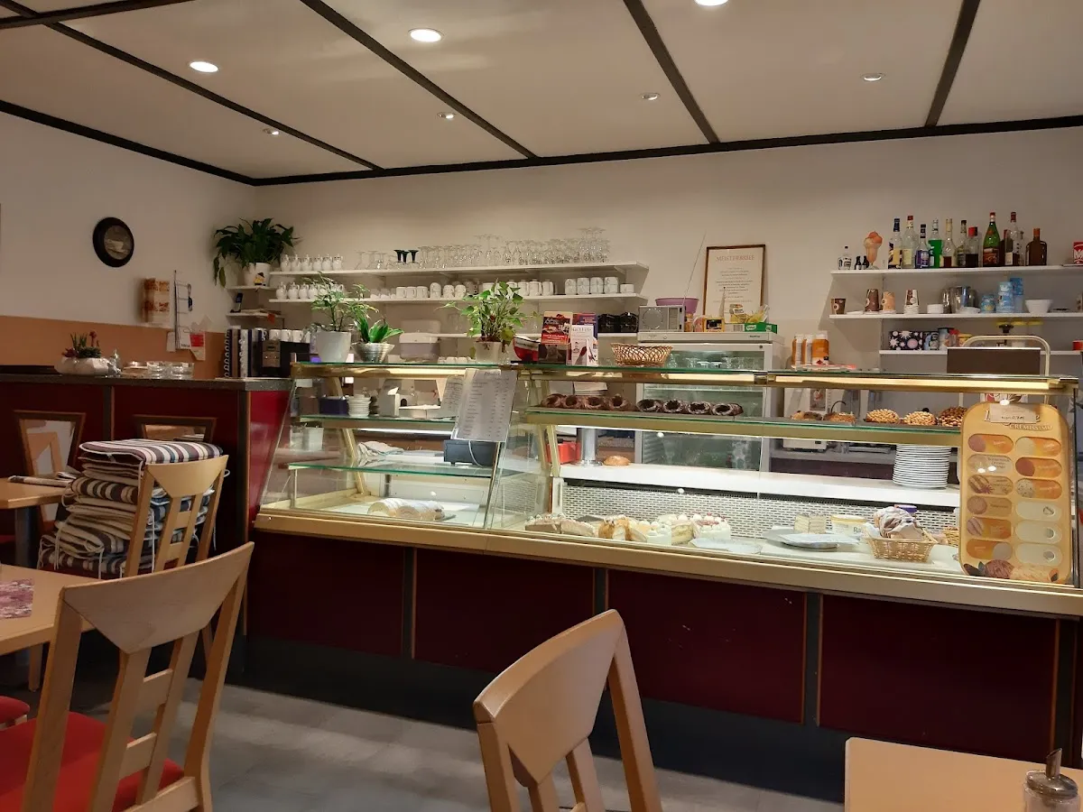 BookNoFees: Restaurante – Anna's Café – Geseke – Café de Anna, foto 1