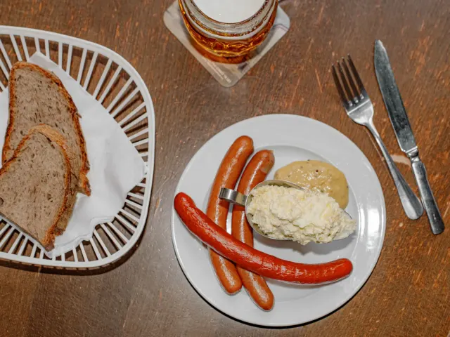 BookNoFees: Restaurante – Lokál U Bílé kuželky – Prague – El bar «U Bílé kuželky», foto 3